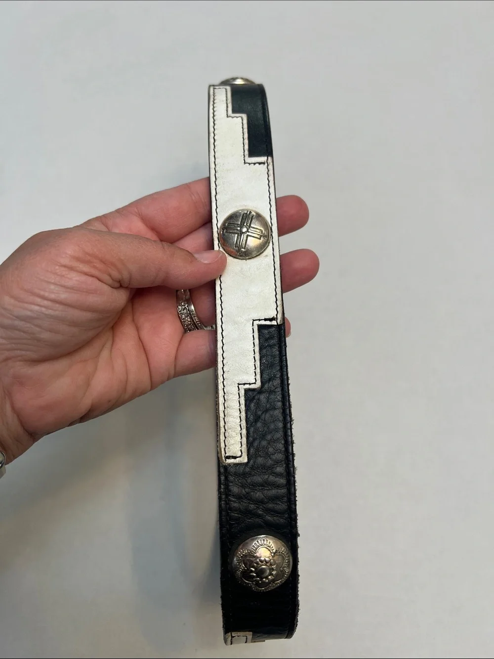 JUSTIN VINTAGE BLACK & WHITE LEATHER BELT AZTEC WITH SILVER  CONCHOS SIZE 28